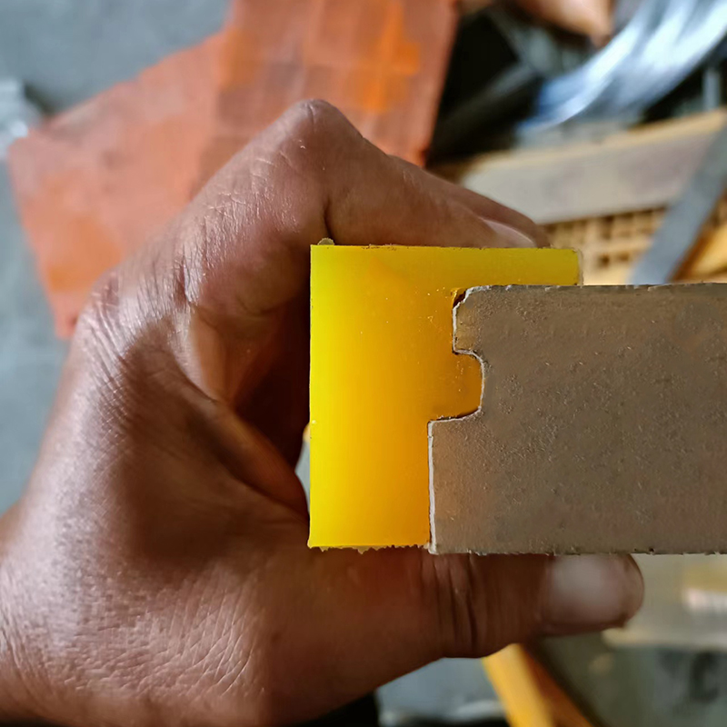 轨座与筛板 契合展示1.jpg 轨座与筛板 契合展示1.jpg